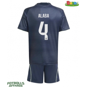 Real Madrid David Alaba #4 Bortaställ Barn 2025-26 Kortärmad (+ Korta byxor)
